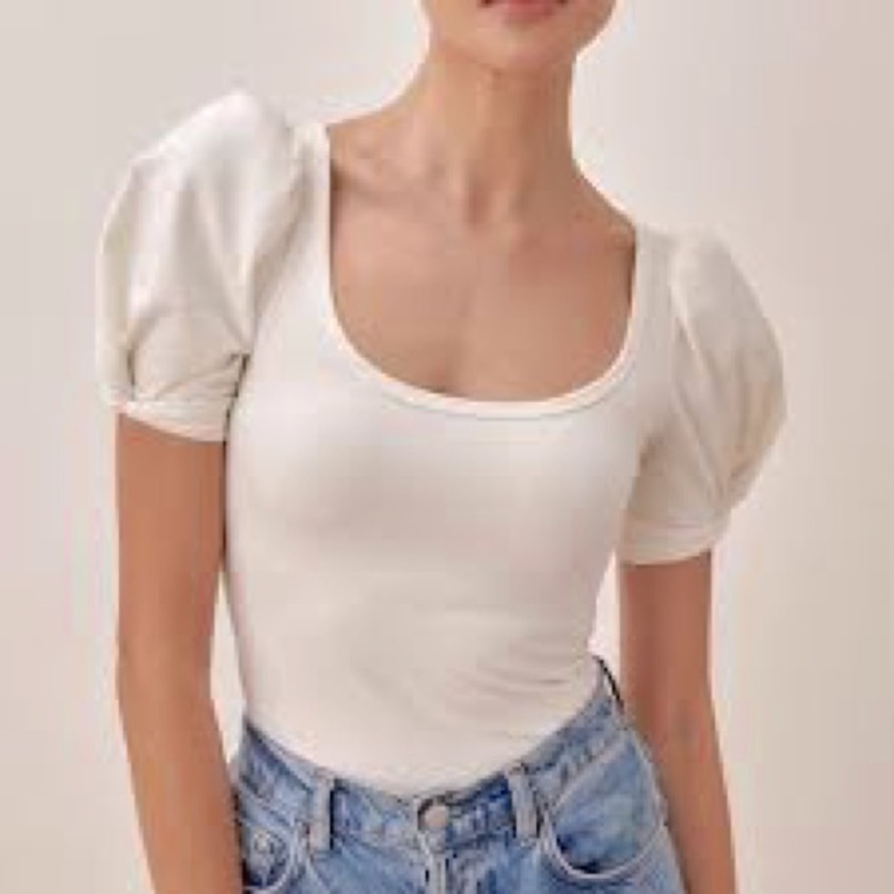 Reformation cute comfy M top